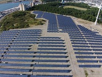 写真：秋田メガソーラー発電施設