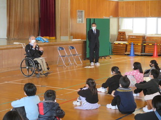 車いす使用者による講演の様子