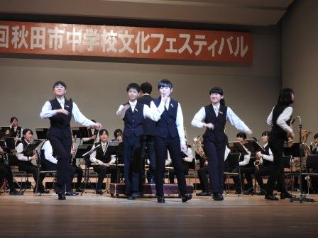 写真　吹奏楽演奏（勝平中）