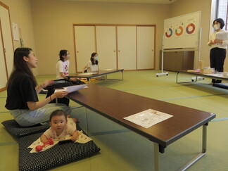 写真：7月18日活動風景・メディカルアロマについて講義