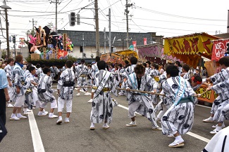 画像　土崎港曳山まつりの様子