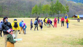 写真：ハイキングの様子