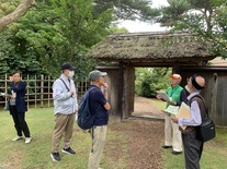 写真　如斯亭見学の様子