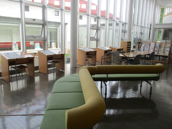 新聞・雑誌コーナーの写真