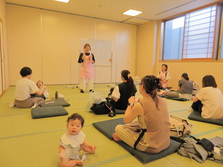 写真：10月7日活動風景・講師による子どもの歯のはなし