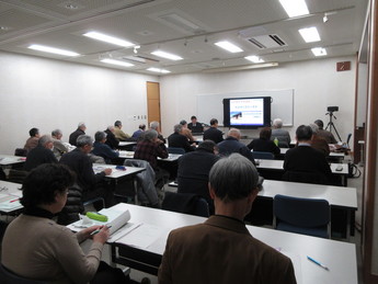写真:秋田城について座学をうけている様子