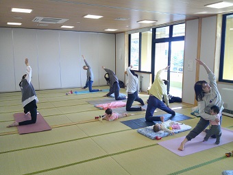 写真：ママヨガ