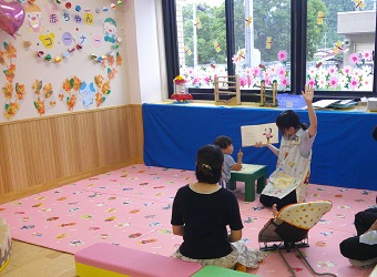 写真：おはなしはっぴぃタイム