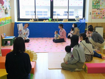 写真：おはなしはっぴぃタイム