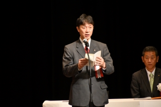 写真：秋田県知事の祝辞（秋田県企画振興部次長代読）