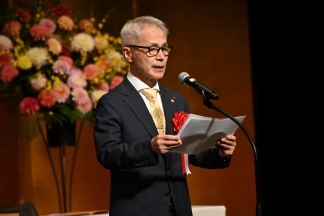 写真：被表彰者代表挨拶をする檜森　利光さん