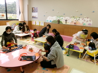 写真：ハロウィン製作の様子1