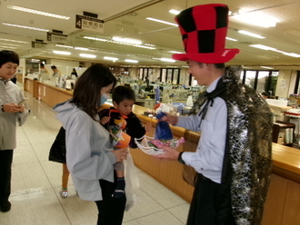 写真：ハロウィンパレードの様子2