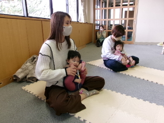 写真：チャイルドヨガの様子2