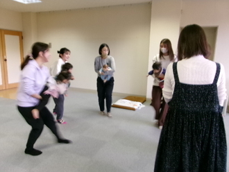 写真：チャイルドヨガの様子6