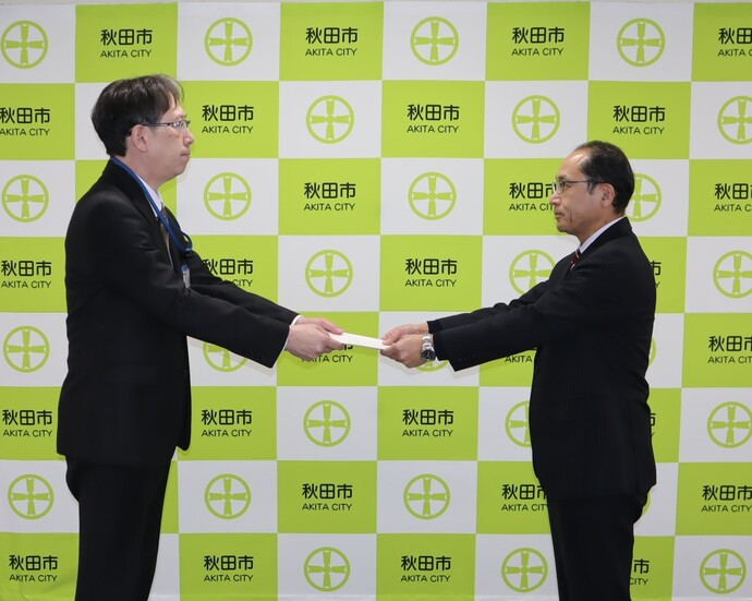 諮問書わ手渡す写真