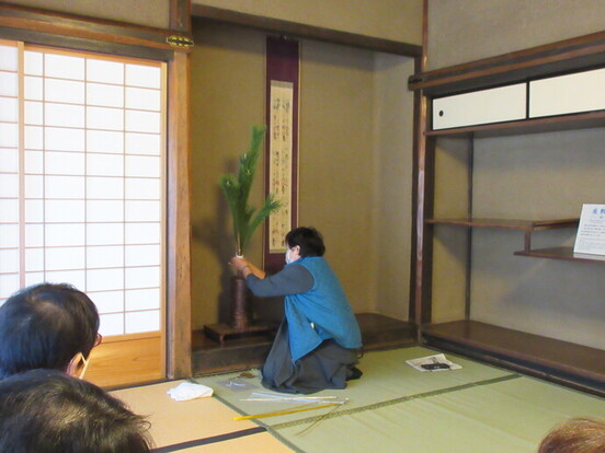 お正月花生け込みの様子