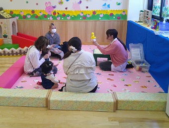 写真：おはなしはっぴぃタイム